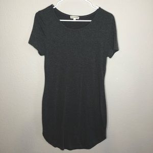 Chic casual dark grey t-shirt dress!